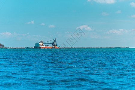 海滩和海洋景观 珊瑚礁岩石海滩海岸线港口天空假期船运蓝色海景支撑地平线沿海图片