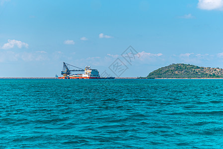 海滩和海洋景观 珊瑚礁岩石海滩地平线海岸海岸线天空波浪晴天沿海货运美丽港口图片