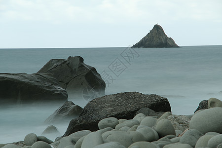 在辛克地球岛附近有大块石头的海滩 长期暴露的天鹅绒海 拉斯佩齐亚的蓝色悬崖波浪风景海景地平线天鹅绒图片
