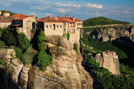 希腊Meteora修道院胜地宗教建筑旅游建筑学悬崖山脉色萨利地标风景图片