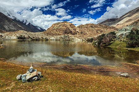Lohan Tso山湖 努布拉河谷 拉达赫 湖泊圣地山脉风景景观高山佛教徒图片