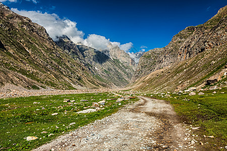 喜马拉雅山的泥土路泥路山脉风光风景乡村田园道路小路运输图片