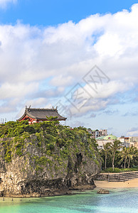 贵船神社在悬崖顶上 俯视蜜蜂的山顶背景