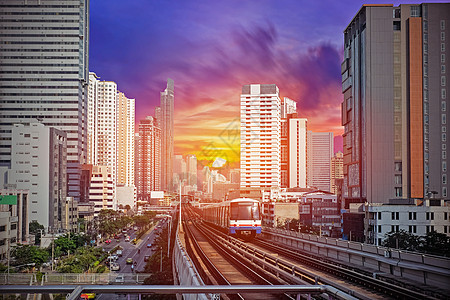 在泰国Bangkok的空中列车城市民众运输旅行通勤者火车游客轻轨铁路旅游图片