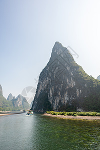 李河巡航和喀斯特在吉林形成山地风景的轮船旅行山脉地质学顶峰森林农村爬坡薄雾地标石灰石图片