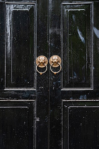黑斗上的狮子中国门环房子木头建筑学金属装饰品门把手入口文化古董建筑图片