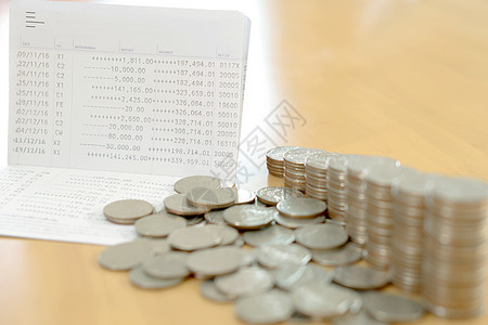纸本和纸币 用于  节省资金  概念货币数数金融文档符号债务数学硬币银行业摄影图片