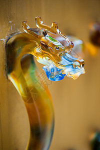 龙的雕塑多彩门把手图片