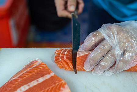 三文鱼亚洲厨师切片 日食 生鱼肉橙子厨房木头饮食木板寿司服务海鲜自助餐美食背景