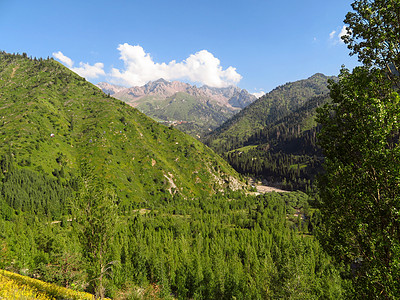 天山山脉天空旅行岩石绿色远足风景公园国家场景旅游图片