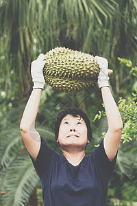 拥有都良的亚洲农民是水果之王植物食物榴莲季节女士花园国王乡村工人营养图片