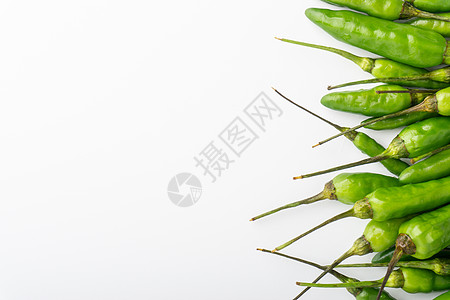 Green Birds眼辣椒 Thai Chili胡椒 Bird辣椒自然胡椒燃烧香料寒冷宏观蔬菜叶子花园植物眼睛图片