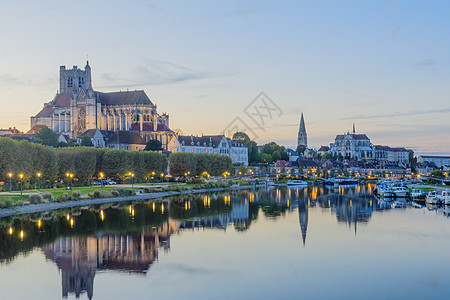Yonne河和Auxerre教堂旅行天空宗教地标大教堂教会市中心天际城市景观图片