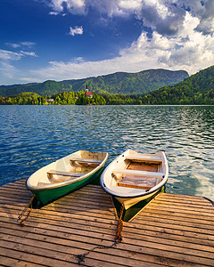 斯洛文斯 欧洲Bled湖的渔船 Woode教会木船高山天空旅行游客公园旅游码头蓝色图片