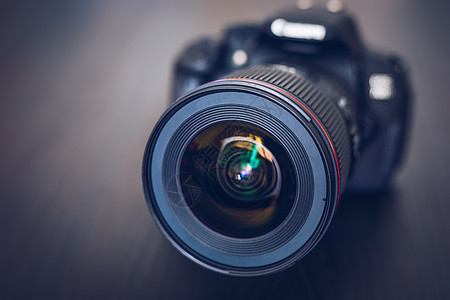 数字照相机或DSLR 带镜头镜头和透镜反射镜焦点视频照片玻璃乐器光圈摄影机摄像师电影耀斑图片