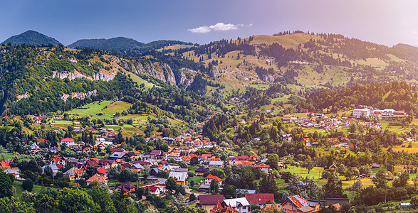 罗马尼亚喀尔巴阡山脉特兰西瓦尼亚的景观山脉蓝色全景天空场地农家爬坡旅行远景高地图片