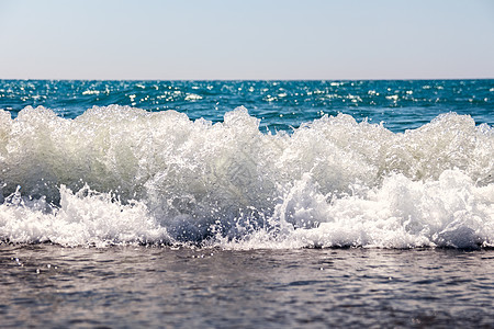 海浪冲破海岸 冲浪 度假旅行液体支撑海滨海洋波浪热带泡沫假期蓝色海岸线图片