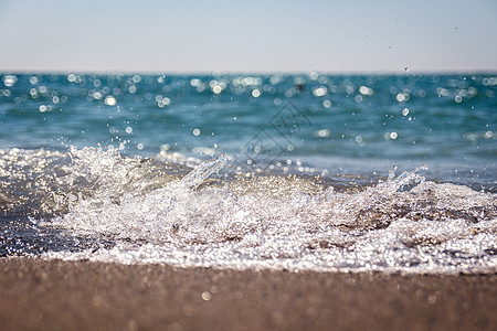 海浪冲破海岸 冲浪 度假旅行假期波浪海洋支撑热带液体海岸线海滨蓝色泡沫图片