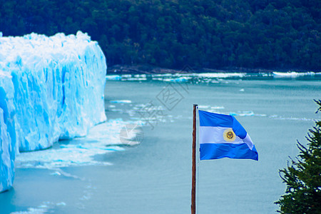 旗帜飘扬佩里托莫雷诺冰川蓝色旅行国家公园冰山天空旗帜背景