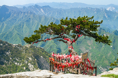 中国华山山山国家顶峰寺庙树木天空公园旅行图片