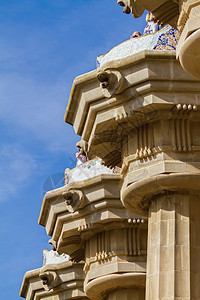 西班牙巴塞罗那Park Guell的多彩混杂马赛克工作详情历史性建筑座位艺术柱子建筑学雕像房子旅行制品图片
