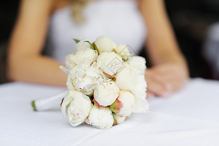 美丽的女子结婚花束女孩新娘花朵女士桌子仪式传统植物新人婚礼图片