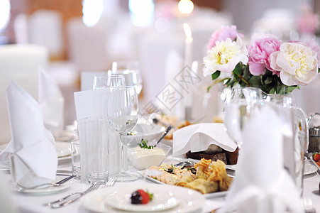为事件方设定的表格用餐餐巾餐厅接待服务盘子餐饮婚姻桌布奢华图片
