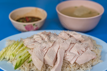 在街边食物中用鸡汤蒸饭的稻米午餐盘子烹饪蔬菜黄瓜文化辣椒美食餐厅蒸汽图片