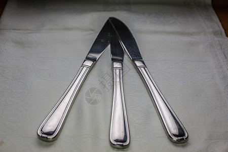 桌上的不锈银钢餐刀反思不锈钢金属工具刀具勺子图片