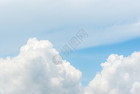 蓝色天空和白云的云彩日光晴天天堂季节气象天气自由气氛场景活力图片