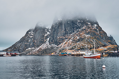 挪威洛福滕群岛哈姆诺伊渔村的船舶海洋运输风景钓鱼船只集装箱胜地天空房子码头图片