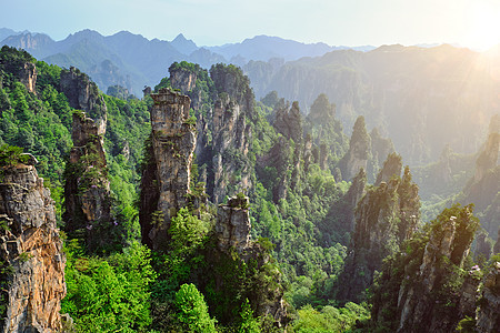 中国张家江山山脉天空岩石化身风景森林公园游客地标柱子图片