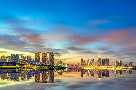 新加坡对Marina Bay沙滩的观察世界风景酒店建筑蓝色班级城市灯光反射奢华背景图片