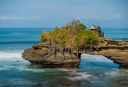 巴厘岛的寺庙Tanah Lot旅游地标石头日落建筑天空宗教海浪海洋上帝图片