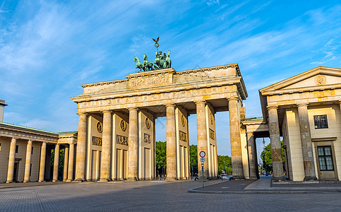 日出后柏林勃兰登堡门图片