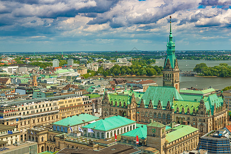 德国汉堡市政厅汉堡市风景与市政厅 和戏剧性风暴的天空背景 德国背景