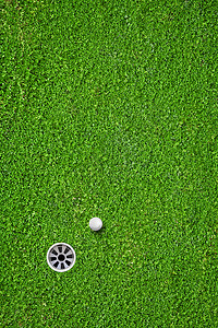球在高尔夫球场的洞里爱好俱乐部课程推杆游戏高尔夫球绿色娱乐分数活动背景图片
