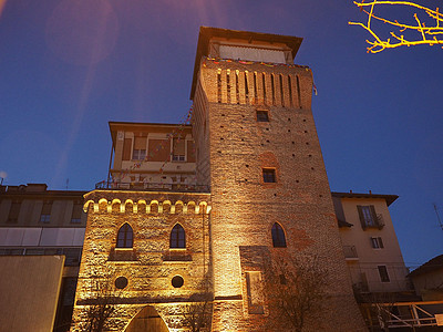 塞蒂莫托里斯的Settimo塔红色天空建筑建筑学灵人地标城堡景观城市图片