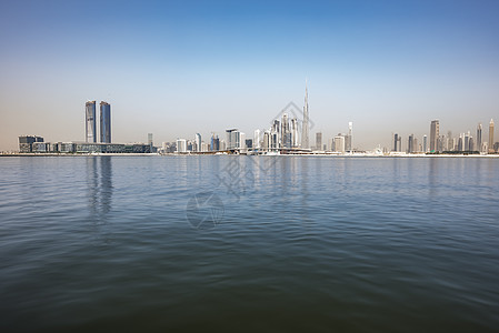 哈利法塔迪拜市中心的风景与水运河DubaiUA背景