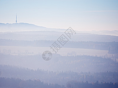山上的日出 多彩雾的分级图片