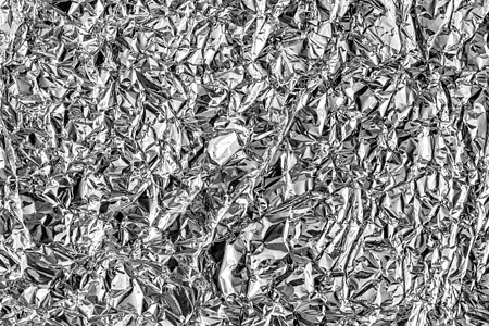 被弄皱的铝制厨房箔的质地 银色抽象背景设计空白白色工业墙纸金属黑色皱纹灰色反射合金背景图片