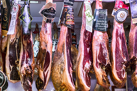 Iberian ham(西班牙语或)挂在阿塔图片