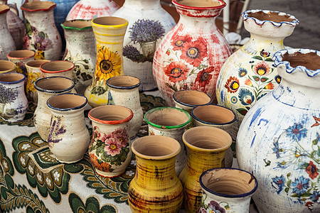 传统罗马尼亚手工陶瓷市场制品工艺杯子罐头盘子黏土工作陶器餐具文化图片