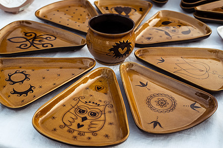 传统罗马尼亚手工陶瓷市场工作陶器罐头制品工艺盘子雕塑水壶乡村餐具图片