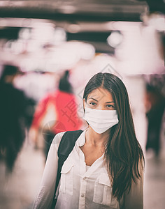 旅行亚洲妇女戴着手术面罩以防止病毒传播传播 在机场航班拥挤的火车站或公共场所上下班的中国女孩图片