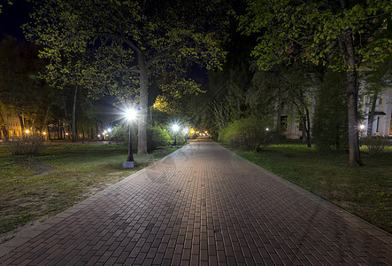 夏天的夜间公园花园灯笼小路路面城市季节街道景观绿色正方形图片