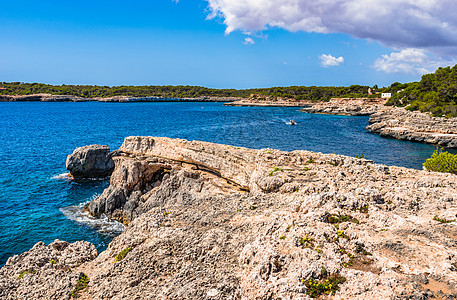 西班牙马雅卡岛的地中海海洋 岩石海岸线 西班牙图片