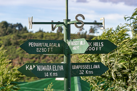 斯里兰卡驻不同地点的标志性哨所 指向不同的地点图片