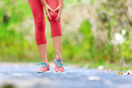膝关节损伤  女性运动跑步膝关节损伤事故运动员成人女士扭伤慢跑者肌肉肌腱跑步训练图片