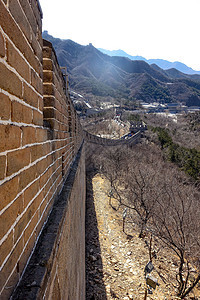 北京附近山上的中国人城墙壁游客建筑学边界全景建筑小路旅行森林历史历史性背景图片